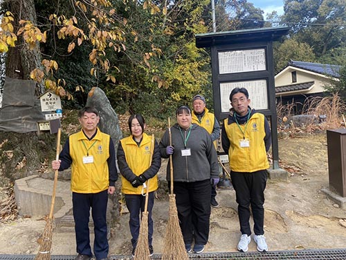 松山城東ライオンズクラブ松山城登城道清掃②