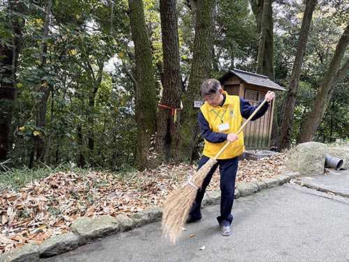 松山城東ライオンズクラブ松山城登城道清掃④