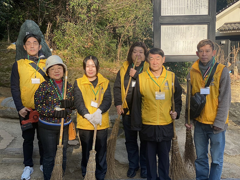 松山城東ライオンズクラブ登城道清掃①