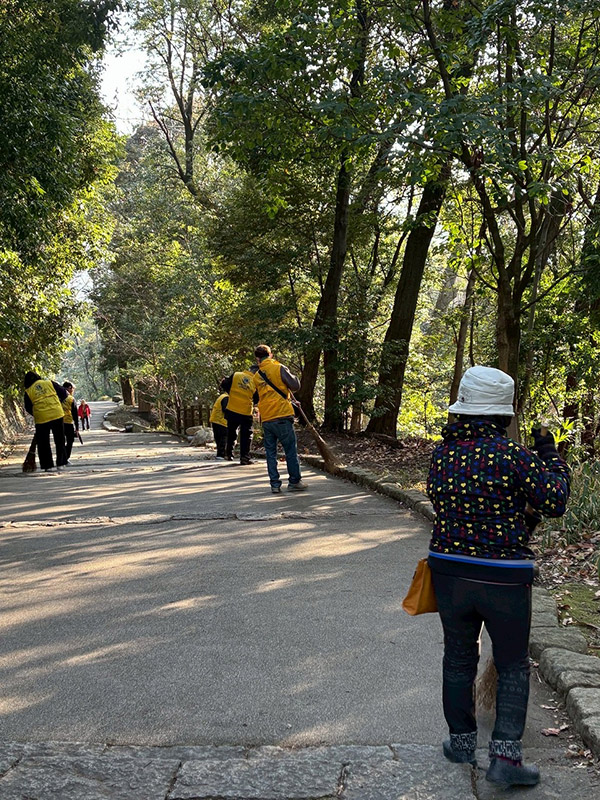 松山城東ライオンズクラブ登城道清掃③